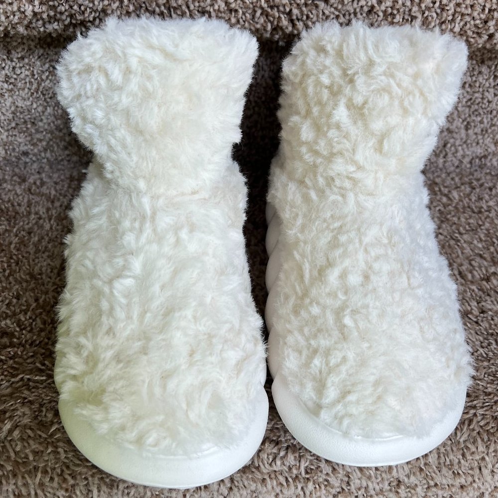 Sweet Home Girls Off White Slippers.
